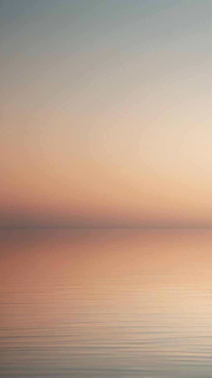 Amanecer sobre el agua